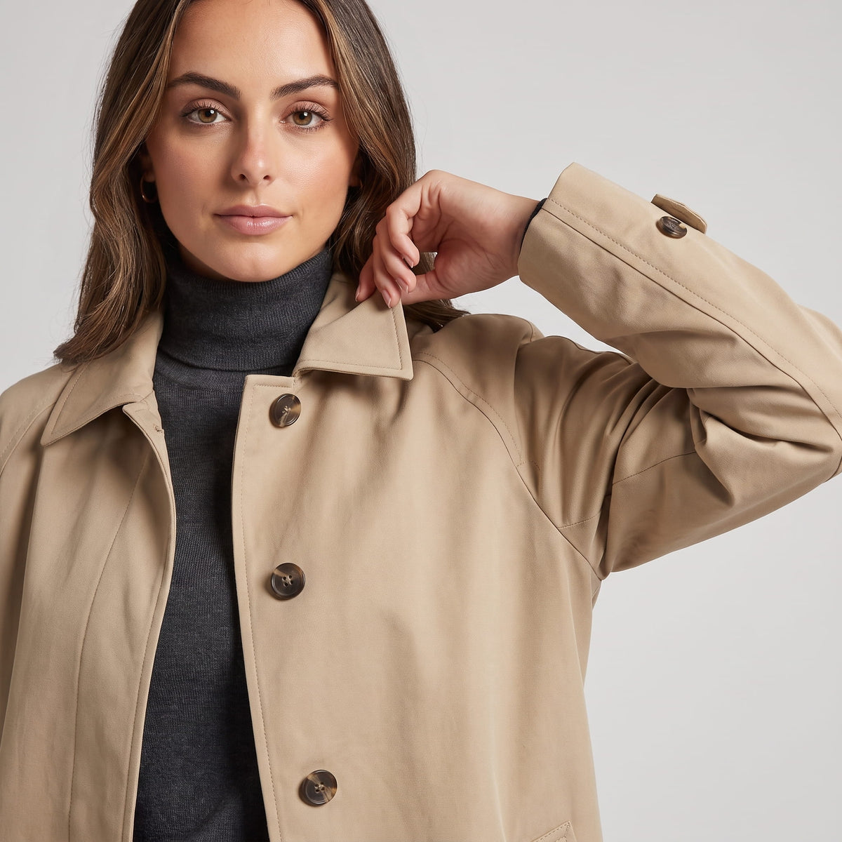 Close-up of the point collar, front buttons and buttoned cuff tab