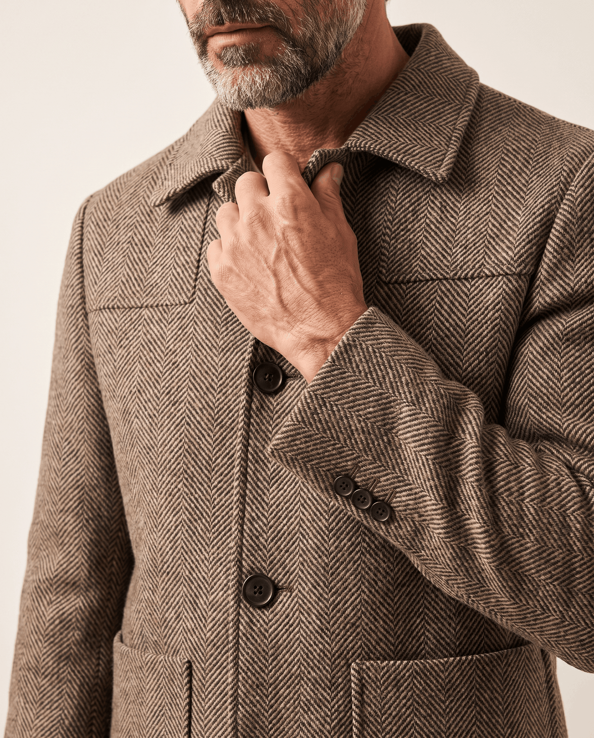 Collar and button front of the Henrik light brown herringbone wool coat