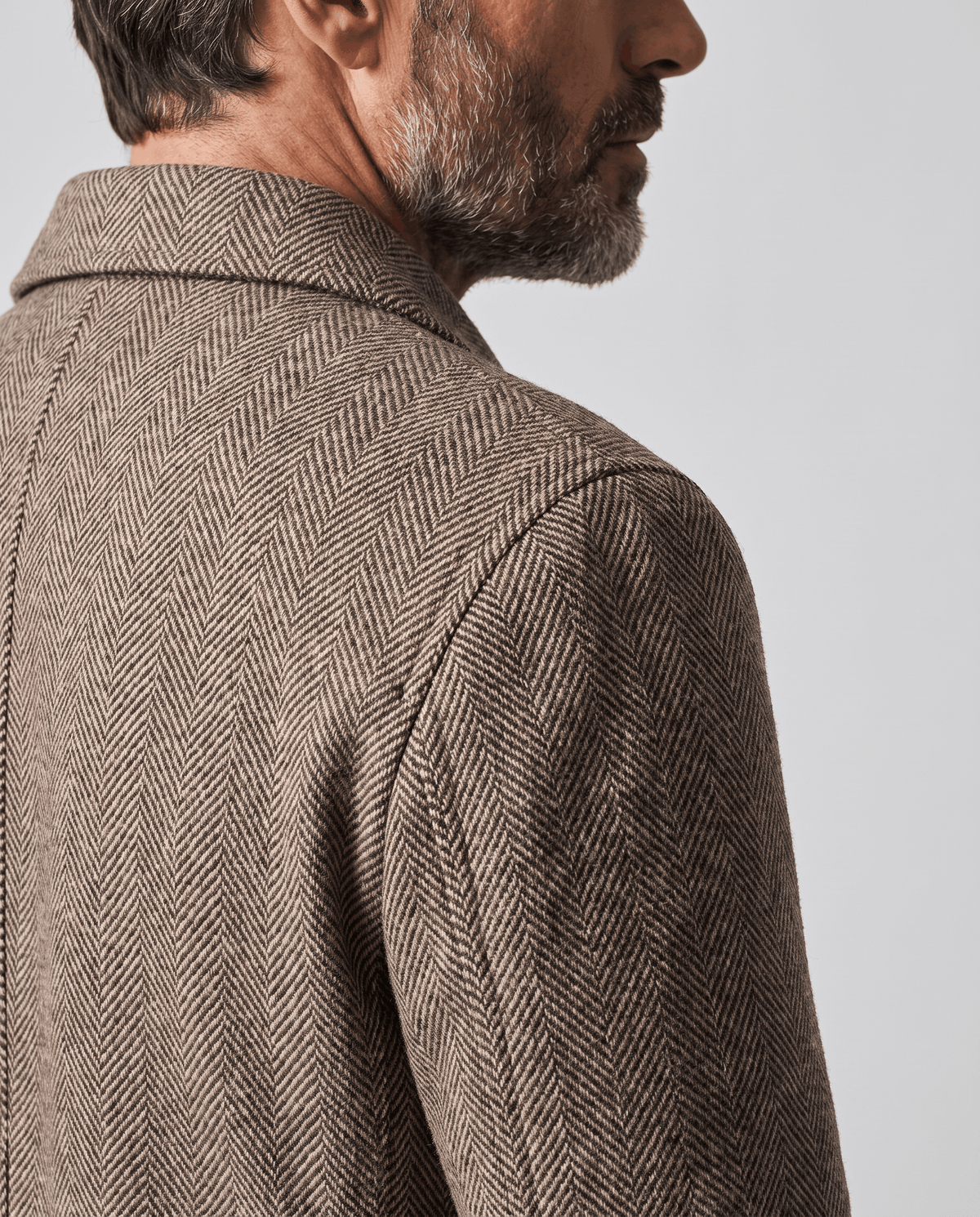 Shoulder and herringbone wool texture of the Henrik light brown coat