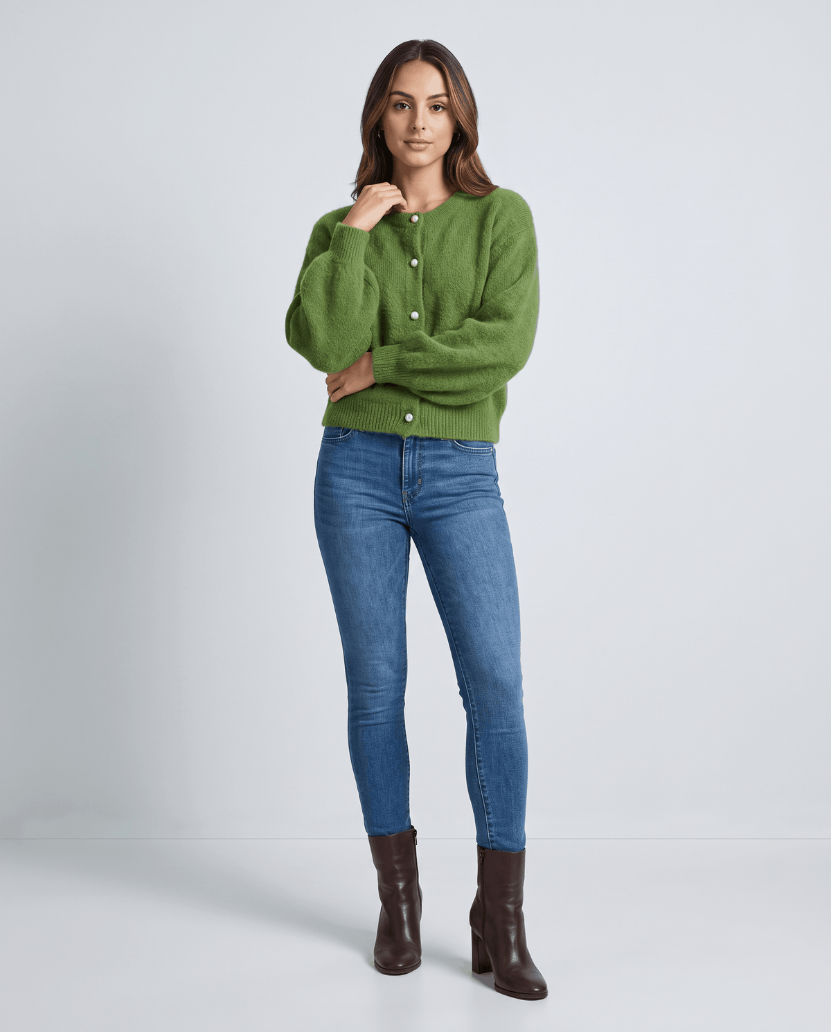 Full-length view of the green cardigan with skinny jeans and dark brown ankle boots