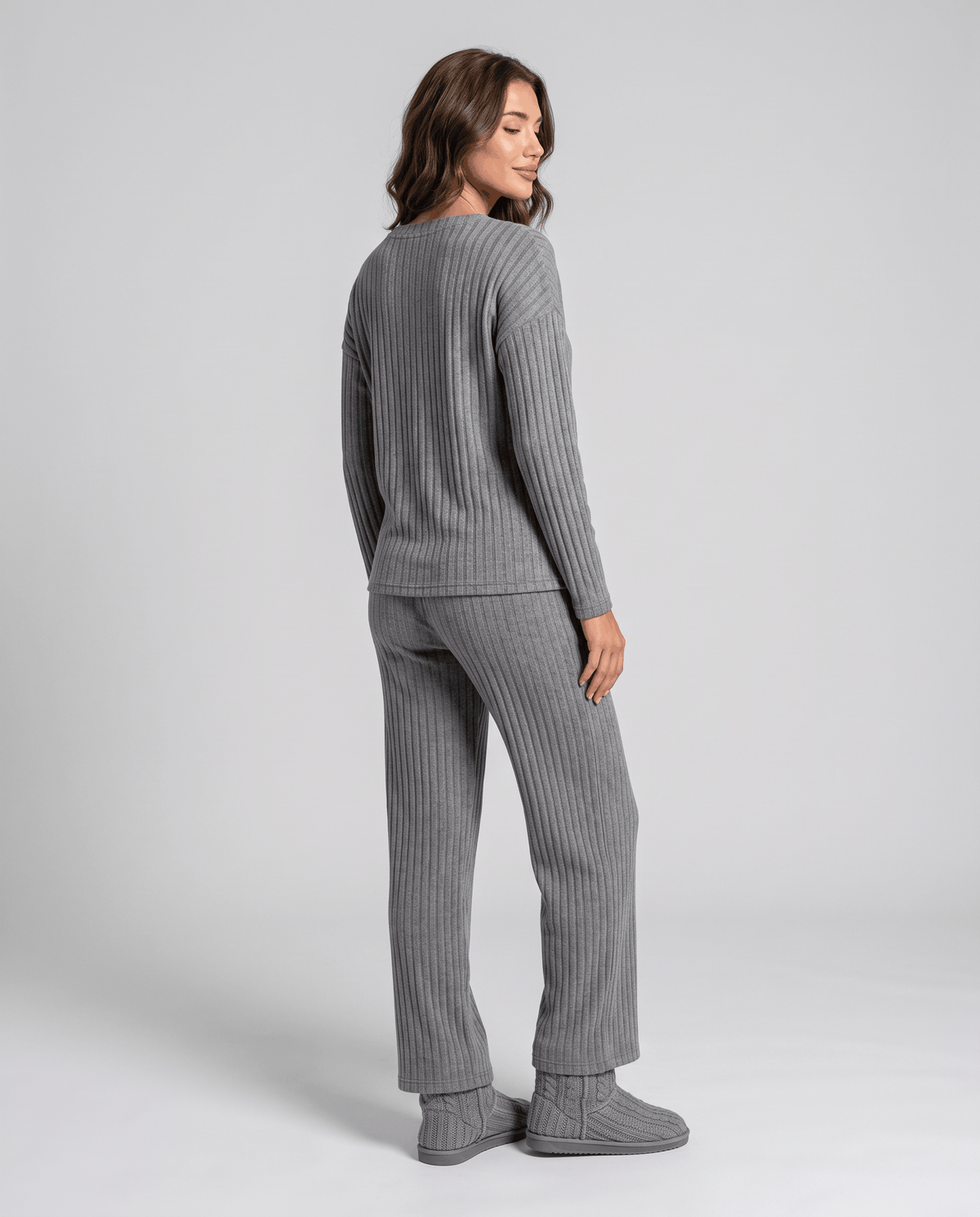 Back view of the grey ribbed knit top and wide-leg pants