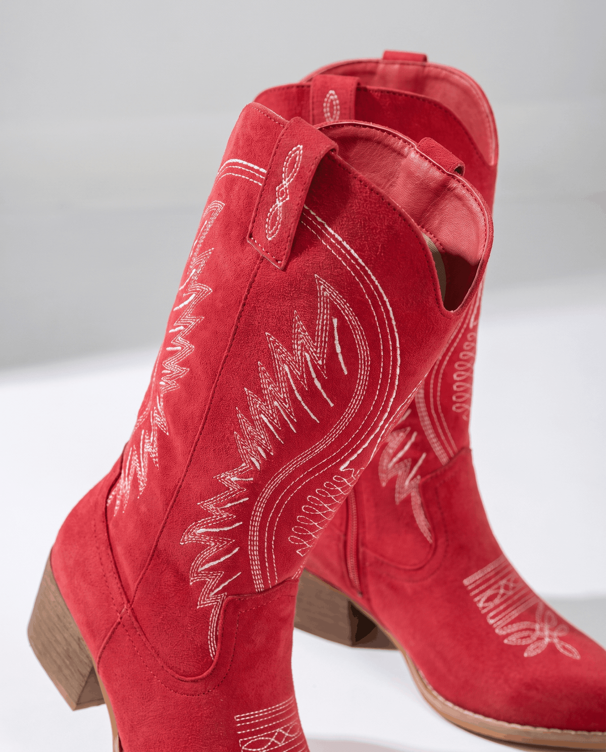 Close-up of the red shaft with light contrast stitching and pull tabs